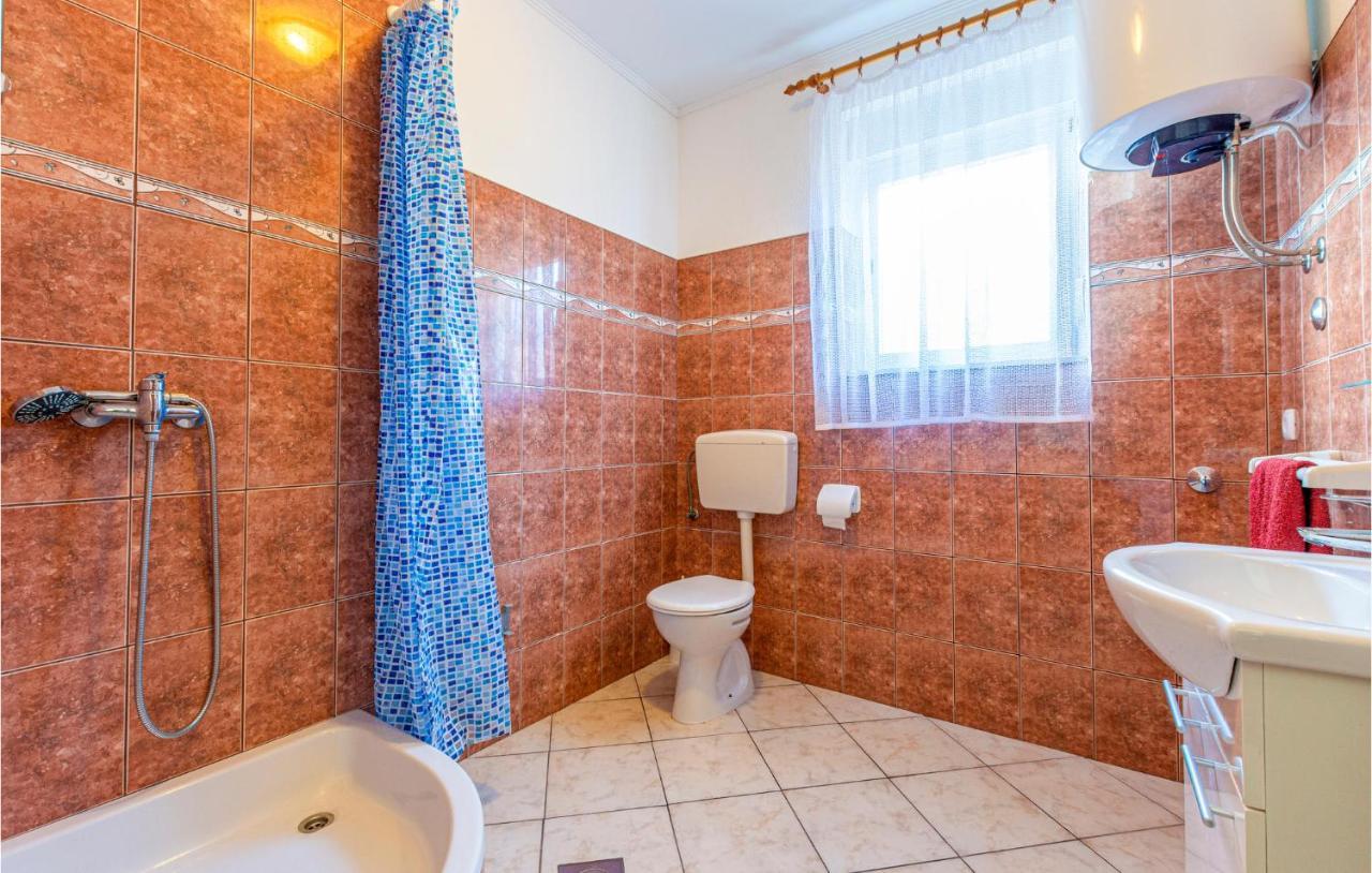 Stunning Apartment In Duce With Wifi Exterior photo